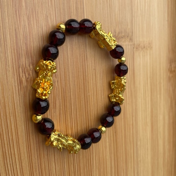 Red Garnet Pixiu Wealth Bracelet - Picture 1 of 7